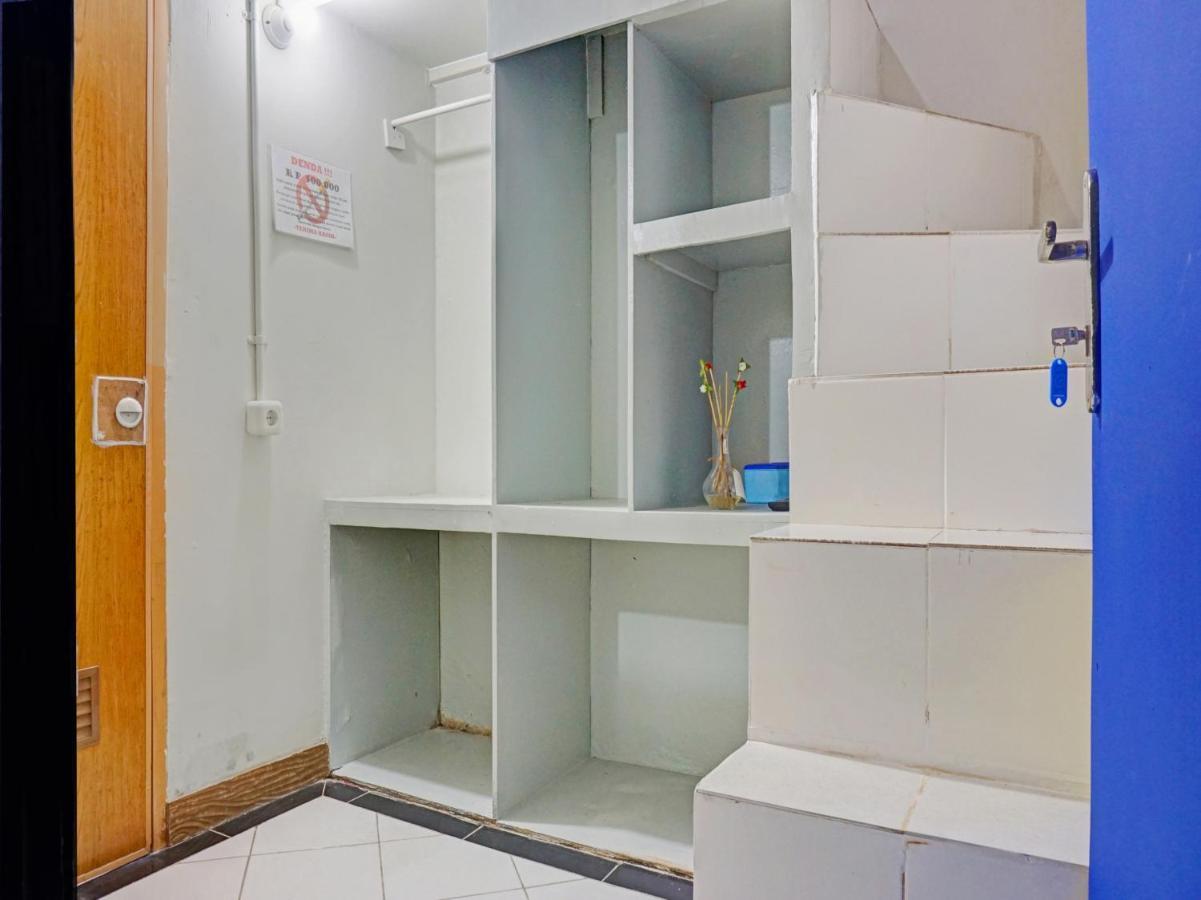 Cosmo Tanjung Duren Mitra Reddoorz ジャカルタ エクステリア 写真