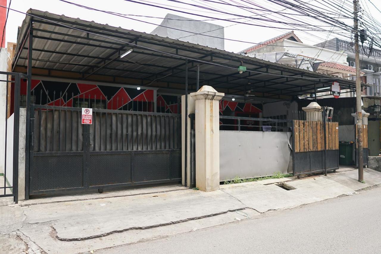 Cosmo Tanjung Duren Mitra Reddoorz ジャカルタ エクステリア 写真