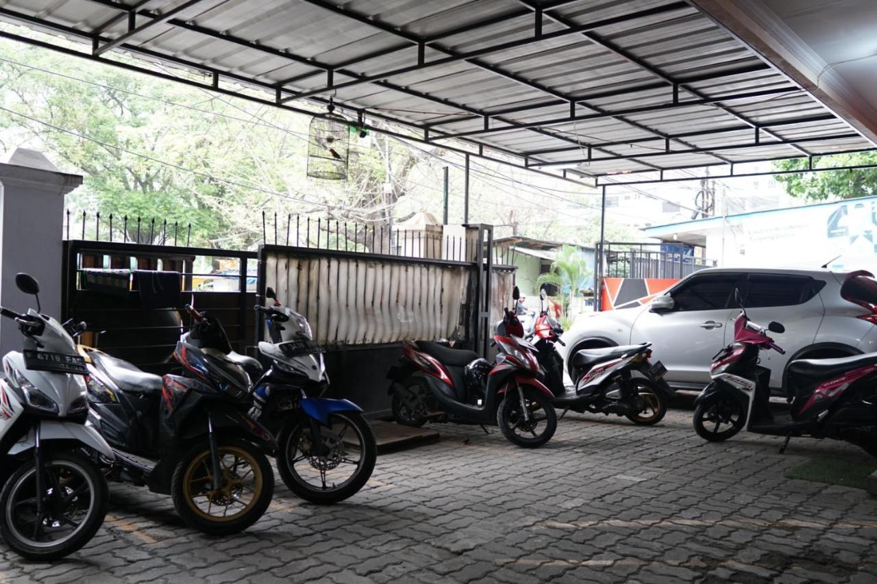 Cosmo Tanjung Duren Mitra Reddoorz ジャカルタ エクステリア 写真