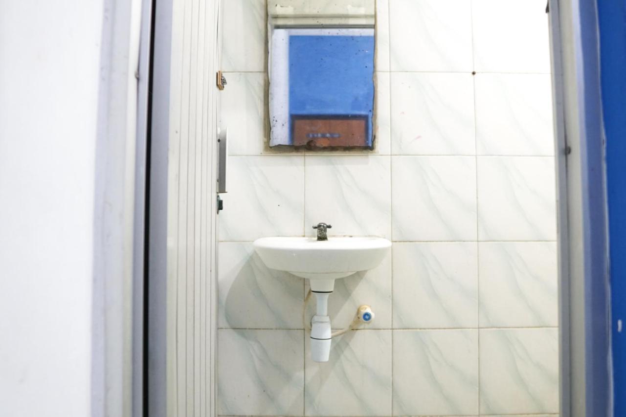 Cosmo Tanjung Duren Mitra Reddoorz ジャカルタ エクステリア 写真